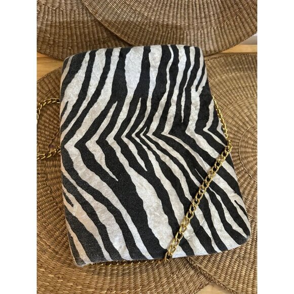 Zebra striped purse with disco lips - Picture 10 of 10